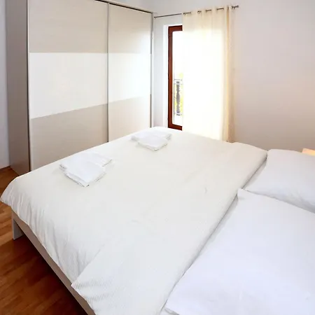 Moderne Mit Meerblick By Interhome 比比涅