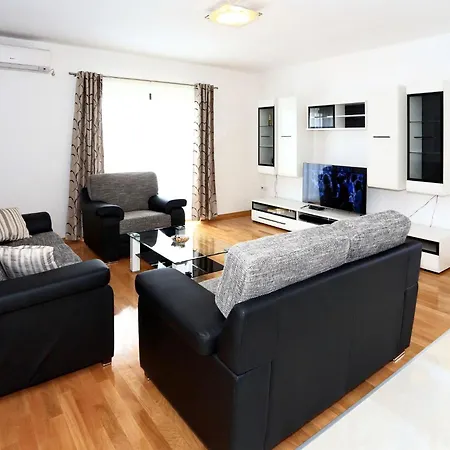 Moderne Mit Meerblick By Interhome *