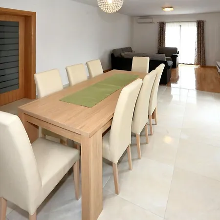 Moderne Mit Meerblick By Interhome 比比涅